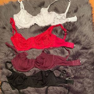 Beautiful Victoria’s Secret under wire lace & tee shirt bras
